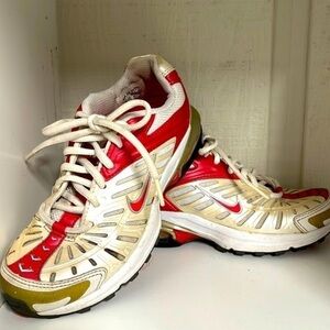 NIKE Red & White Air Max running shoes size 5‎